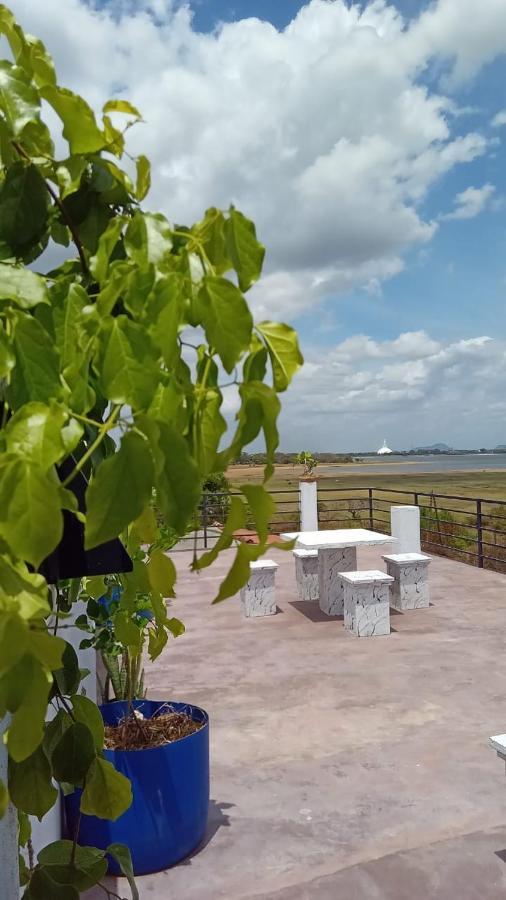 Lake Edge Resort Anuradhapura Exterior photo