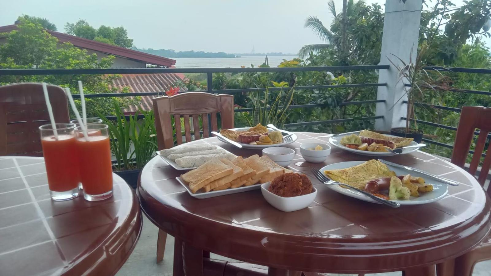 Lake Edge Resort Anuradhapura Exterior photo