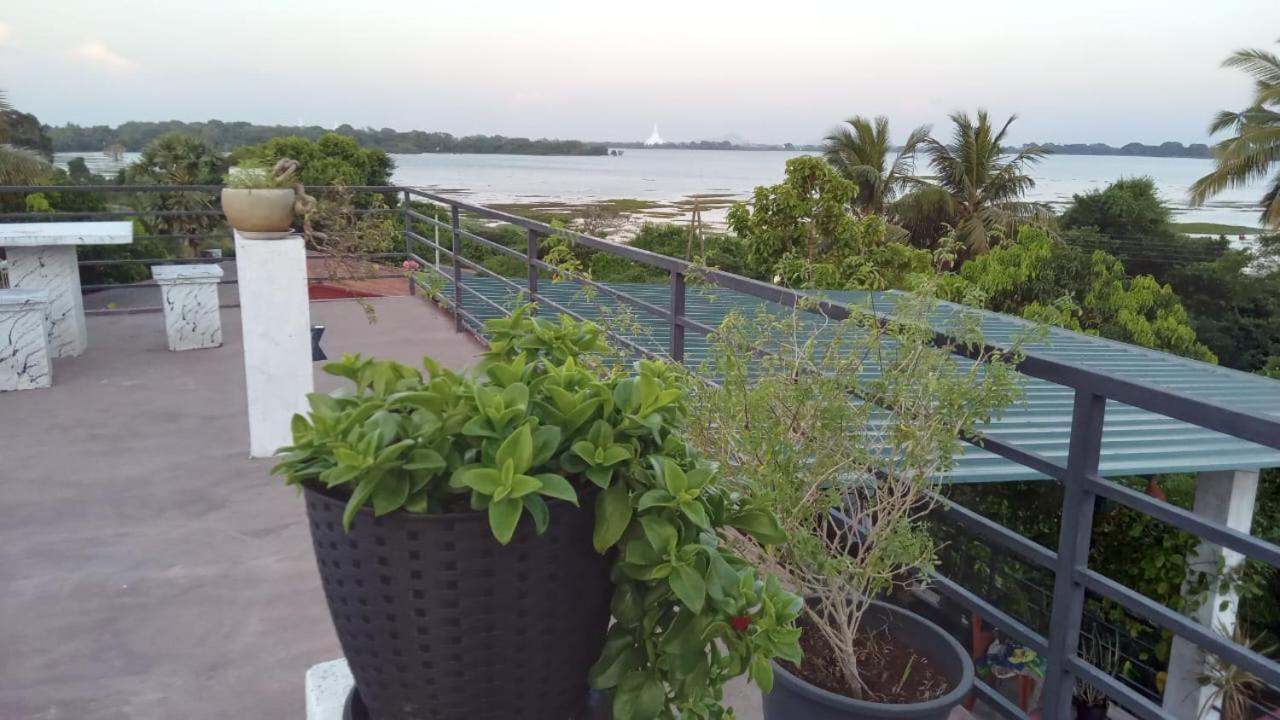 Lake Edge Resort Anuradhapura Exterior photo